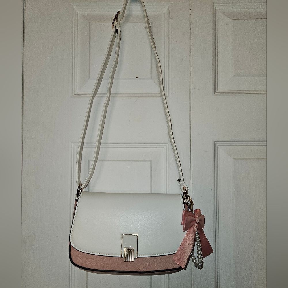 #558- Elegant Pink/ White Leather Crossbody w Pink Bow Bag Charm